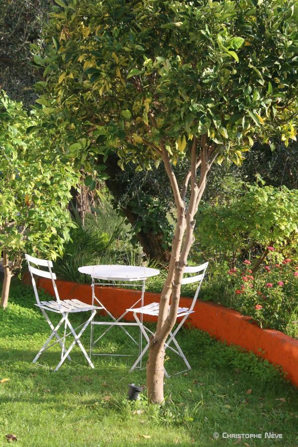 Lou Candelou Bed & Breakfast 2*